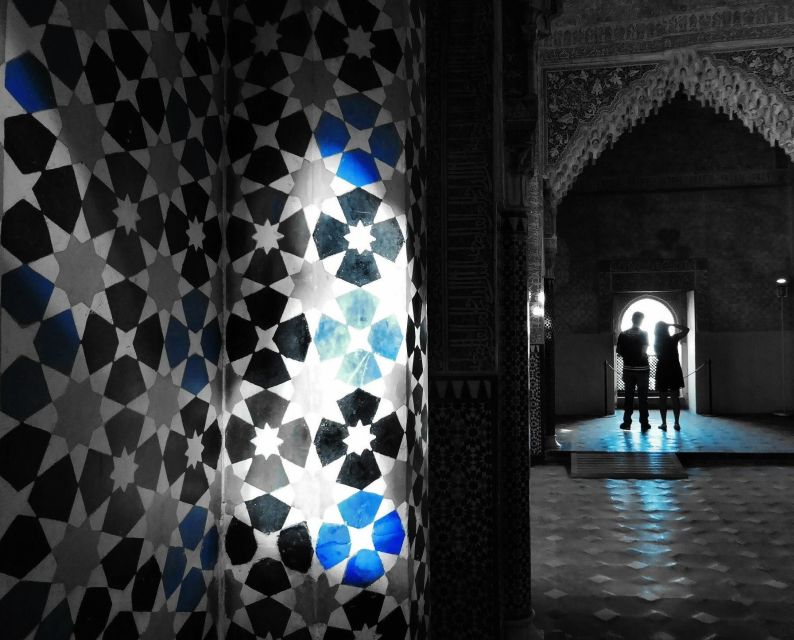 Granada: Fast-Track Alhambra & Nasrid Palaces Guided Tour - Walking through the Alcazaba fortress