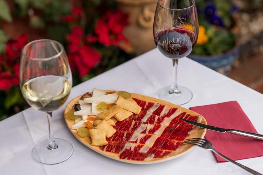 Granada: Flamenco Show with Dinner at Jardines de Zoraya - Should you book this Granada dinner and show?