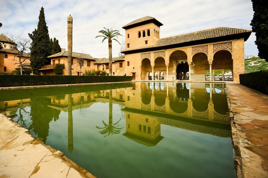 Granada: Full Alhambra Premium Guided Tour with Tickets - El Partal and the transition to the Generalife
