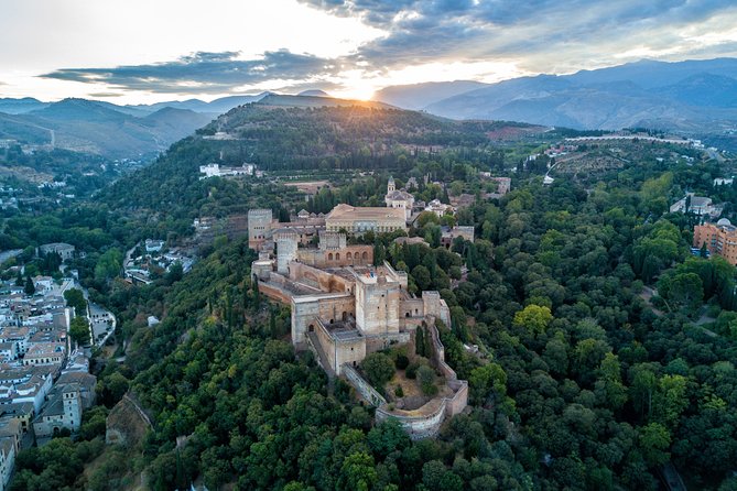 Granada full day: La alhambra completa + el Albaicin y Sacromonte - Plaza Nueva, the Darro River, and the old Arab quarter