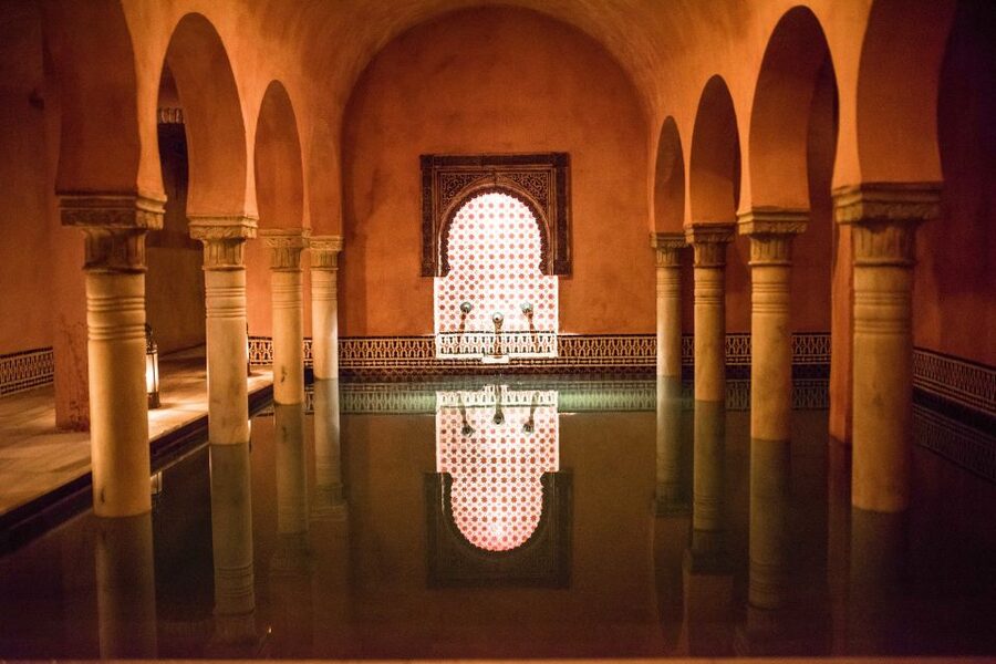 Granada: Hammam Al Ándalus with Massage - Who should book this experience?