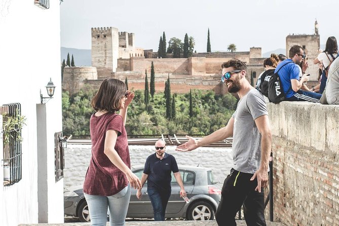 Granada's Hidden Treasures: Albayzin and Sacromonte Walking Tour - Starting at Carrera del Darro