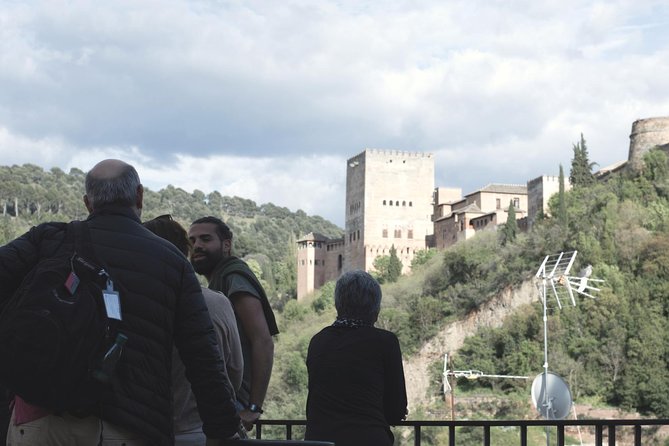 Granada's Hidden Treasures: Albayzin and Sacromonte Walking Tour - Sacromonte Cave Homes and Flamenco