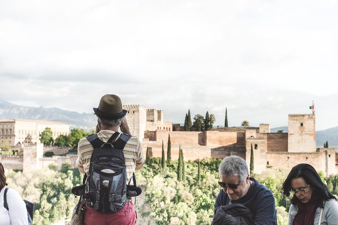 Granada's Hidden Treasures: Albayzin and Sacromonte Walking Tour - The Guides Make the Difference