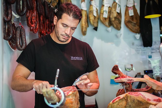 Granada Tapas and Wine Small Group Tour - What makes the guides important