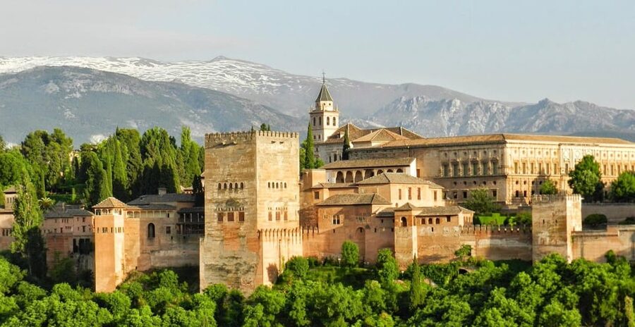 Granada: Tour of Alhambra, Generalife, and Nasrid Palaces - Why a guided Alhambra visit helps