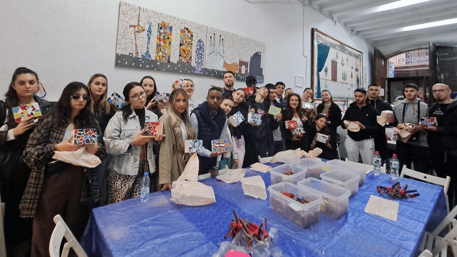 Guided Gaudí’s Trencadís Mosaic Workshop in Barcelona - A family activity with different levels of difficulty