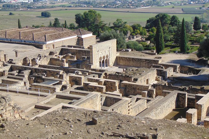 Guided visit to Medina Azahara - The bus ride from Córdoba to the archaeological site