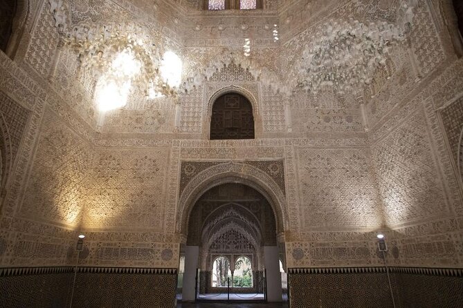 Guided Walking Tour of the Alhambra in Granada - Courtyards, Medina, and Partal gardens