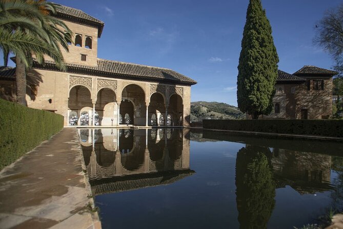 Guided Walking Tour of the Alhambra in Granada - Timing, meeting point, and group size