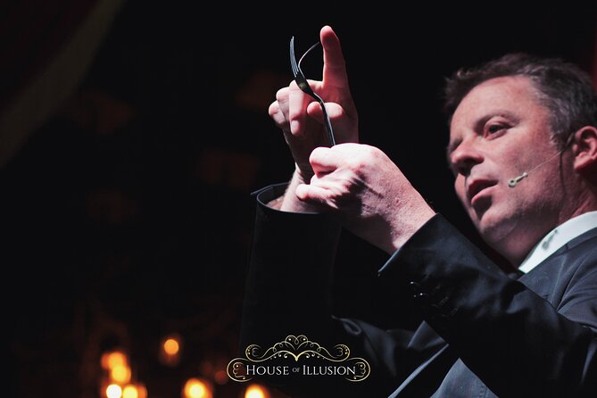 House of Illusion Magic Show with Drinks - Choosing between drinks and dinner packages