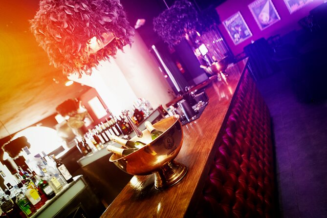 House of Illusion Magic Show with Drinks - The atmosphere, service and extra charges