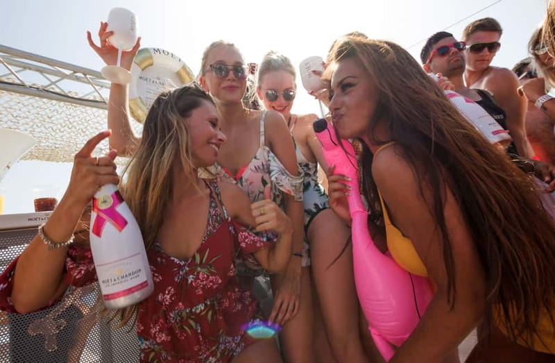 Ibiza: Bottomless Brunch at Ibiza Boat Club with Drinks & DJ - Sun beds and sofas change the usual boat-party formula