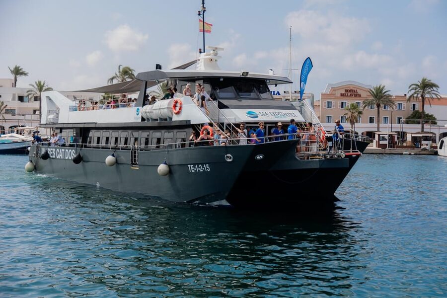 Ibiza: Platja d'en Bossa Round-Trip Transfer to Formentera - Why Formentera makes a worthwhile day trip from Ibiza