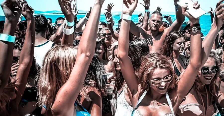 Ibiza: Sunset Boat Party at Ibiza Boat Club with Open Bar - Boarding at Playa d’en Bossa