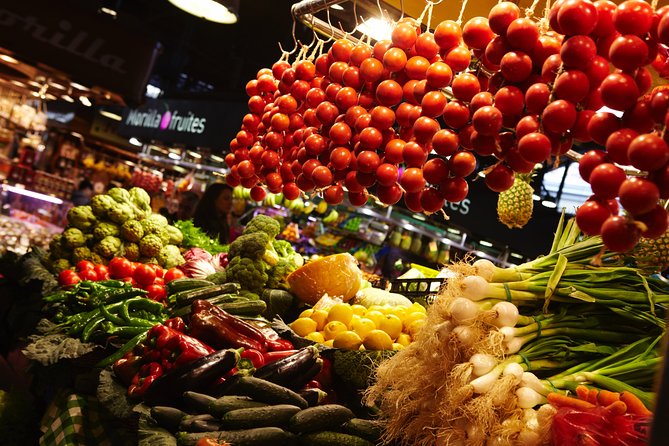 Interactive Paella & Market: Bottomless Wine & Rambla Views - Starting above La Rambla at 10 a.m.