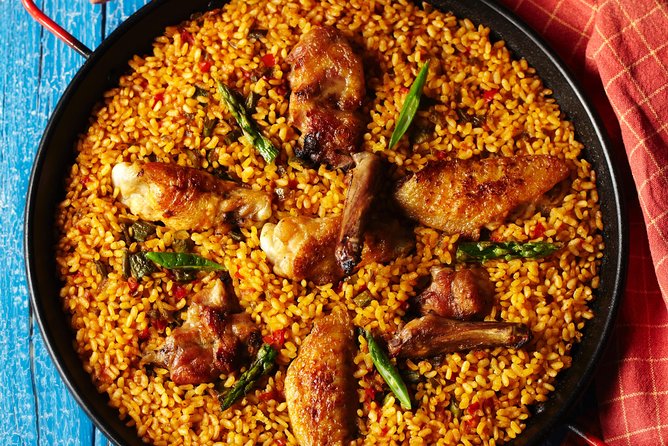 Interactive Paella & Market: Bottomless Wine & Rambla Views - Shopping for lunch at La Boqueria
