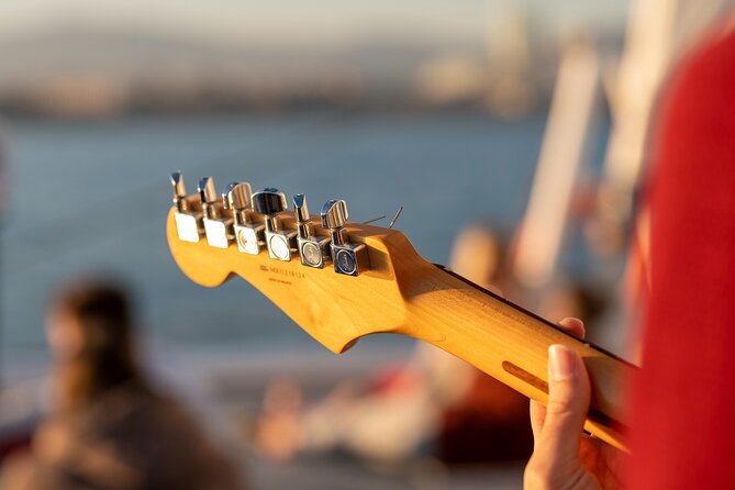 Jazz and Chill Out Sailing in Barcelona - Drinks, seating, and comfort on board