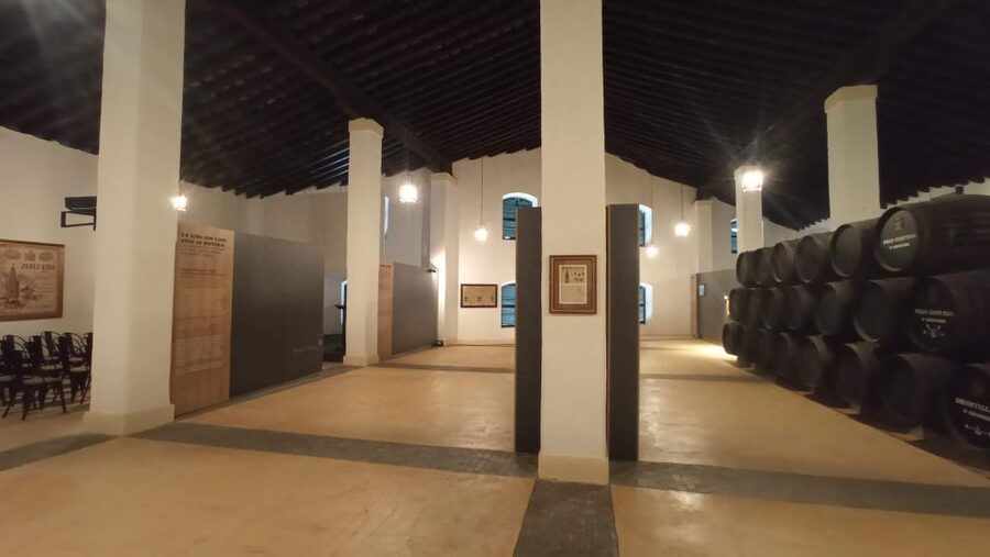 Jerez de la Frontera: Sherry Winery Tour with Tasting - How the group size affects the visit