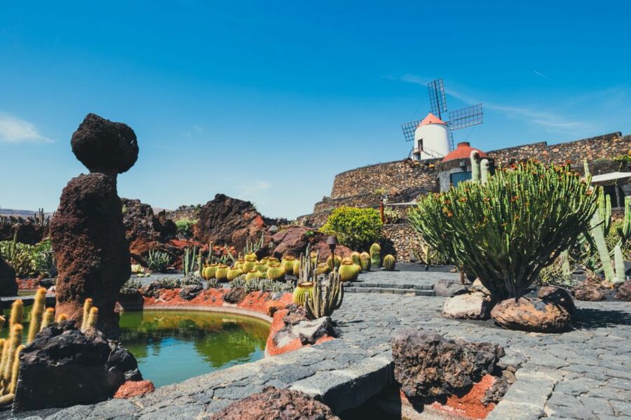 Lanzarote: César Manrique Full-Day Tour - Mirador del Río and the view toward La Graciosa