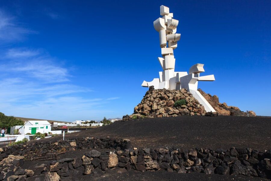 Lanzarote: César Manrique Full-Day Tour - How the bus day works in practice