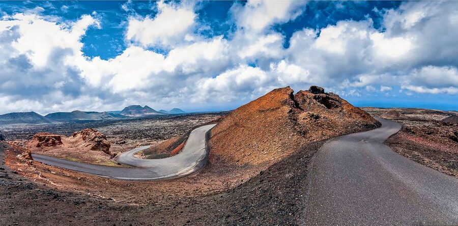 Lanzarote: Full-Day Island Highlights Tour - Jameos del Agua: art, plants, and volcanic rock