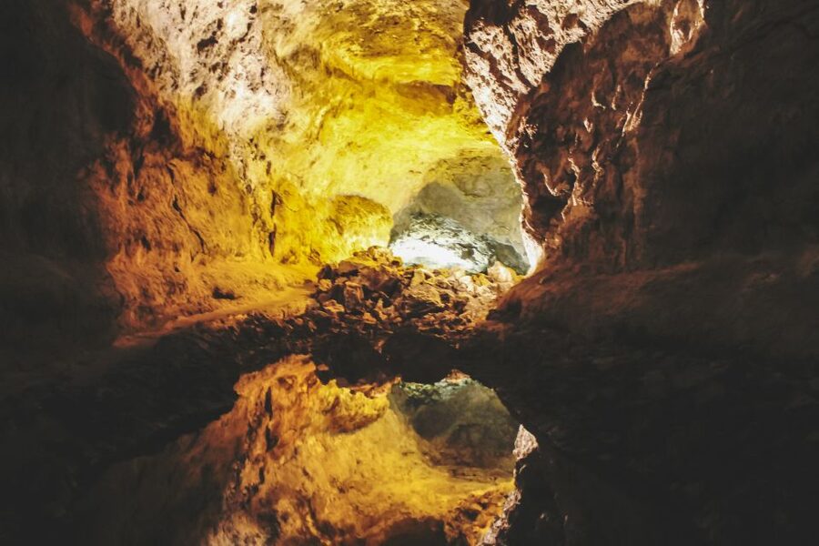Lanzarote: Full-Day Island Highlights Tour - El Lago Verde and the Costa de las Lavas