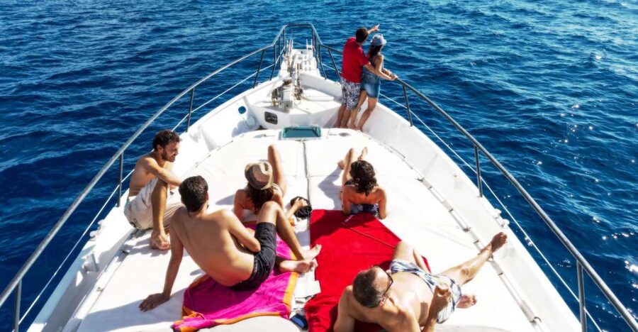 Lanzarote: Half-Day Chill Out Cruise at Papagayo Beach - Anchoring at a calm Papagayo cove