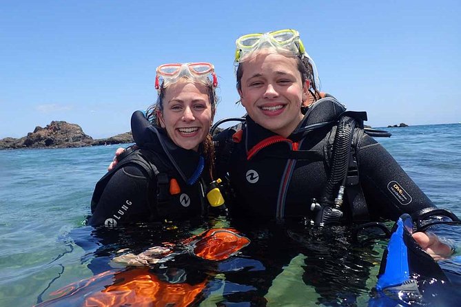 Lanzarote Introductory Scuba Diving Experience - Walking into Playa Chica and practising underwater skills