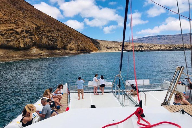 Lanzarote: La Graciosa island cruise with lunch and water activities - The Playa de la Francesa Swimming Stop