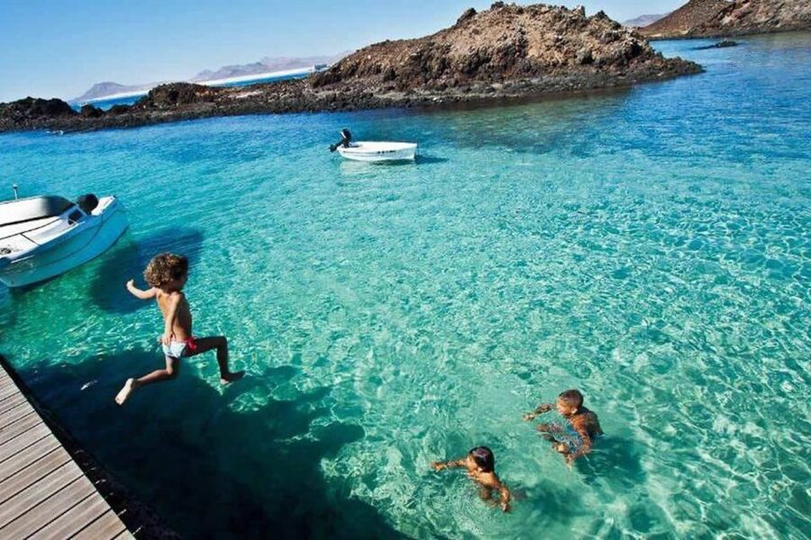 Lanzarote: Lobos Island Half-Day Dolphin Watching Trip - The picnic lunch and drinks