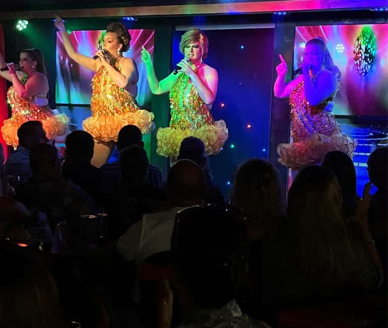 Lanzarote: MHT - Music Hall Tavern - Comedy Drag Dinner Show - The meet and greet sets the tone