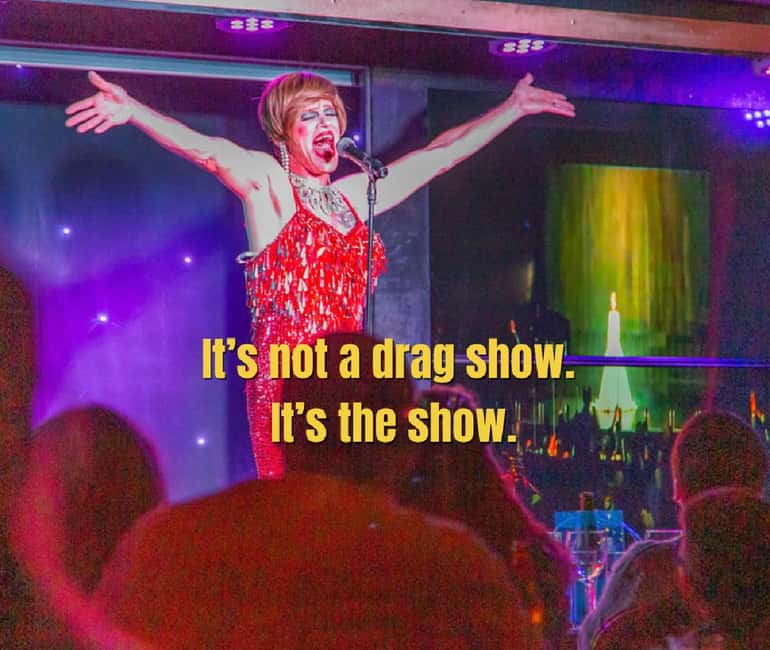 Lanzarote: MHT - Music Hall Tavern - Comedy Drag Dinner Show - The pre-show gets the room laughing