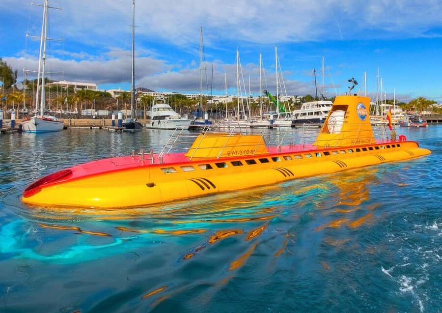 Lanzarote: Real Submarine Dive with Hotel Pickup - Boarding Sub Fun Tres