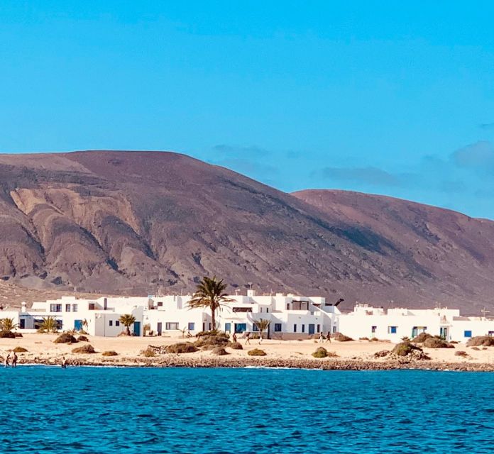 Lanzarote: Return Ferry to La Graciosa with Bus Pickup - Key points to know before booking
