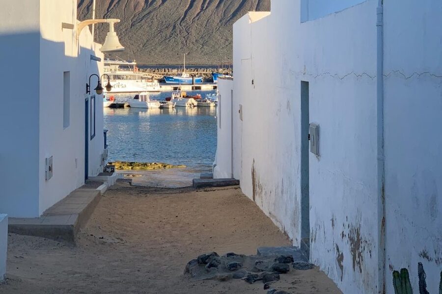 Lanzarote: Return Ferry to La Graciosa with Bus Pickup - Why La Graciosa makes a good day away from Lanzarote