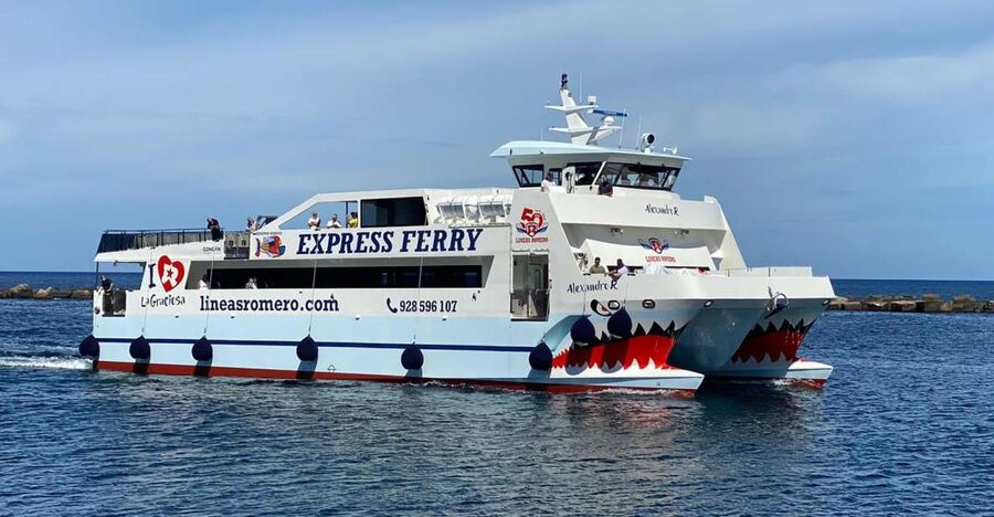 Lanzarote: Return Ferry to La Graciosa with Bus Pickup - The 30-minute ferry from Órzola