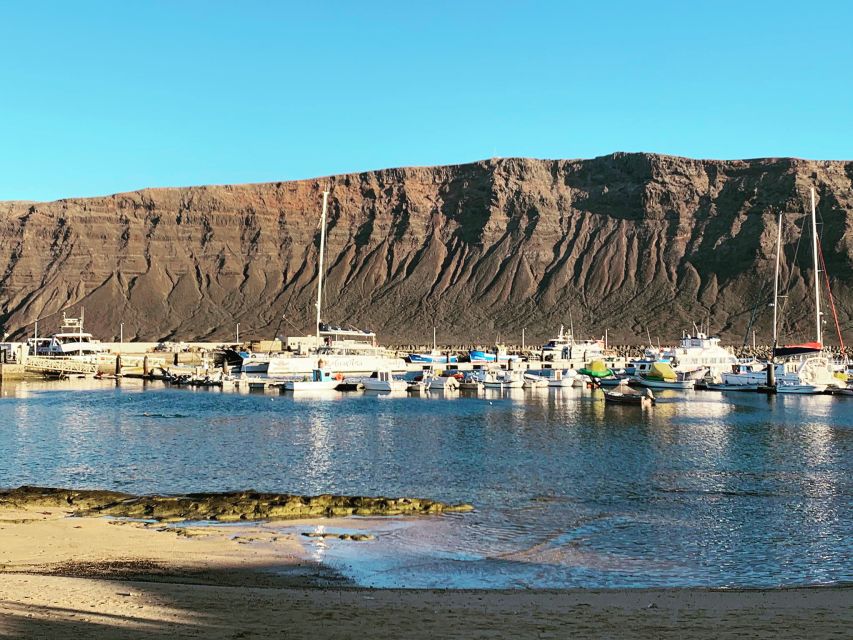 Lanzarote: Return Ferry to La Graciosa with Bus Pickup - Arriving at La Graciosa and choosing your day