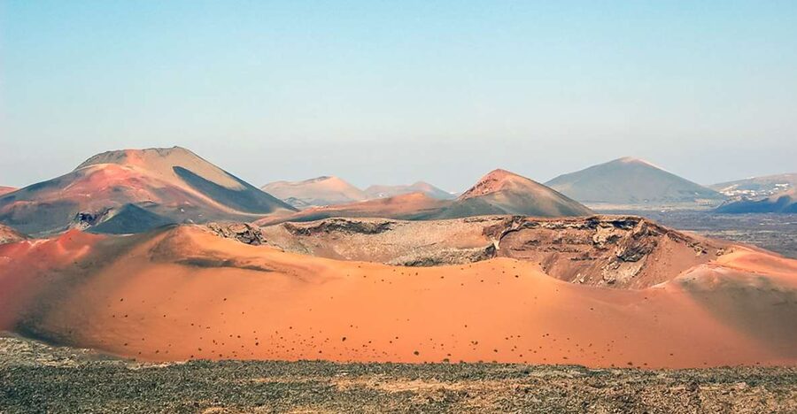 Lanzarote: Timanfaya Park and Jameos del Agua Full-Day Tour - El Golfo and the green lagoon