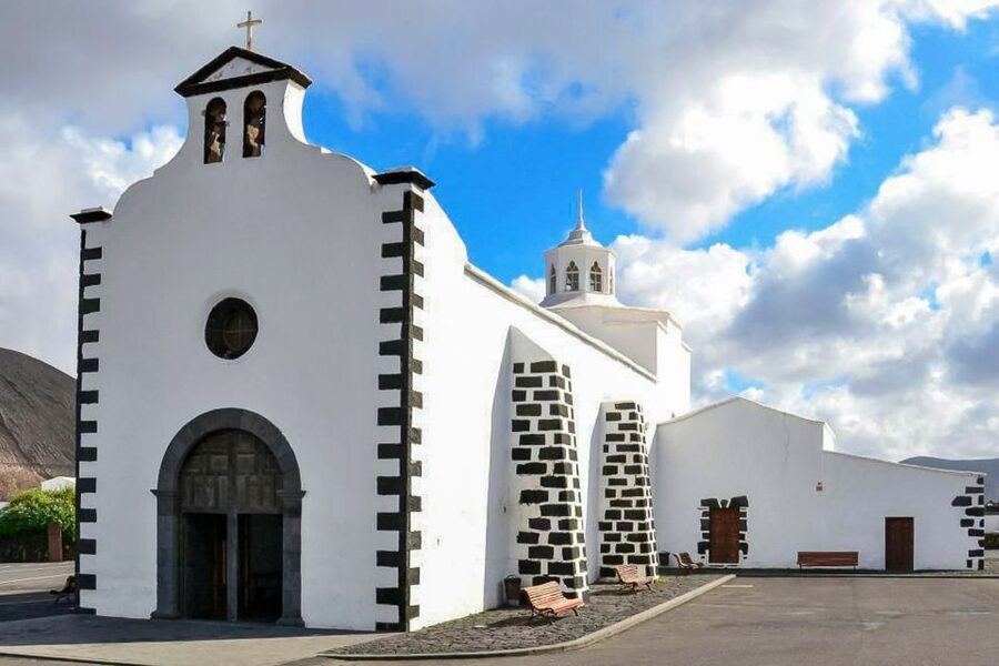 Lanzarote: Timanfaya Park and Jameos del Agua Full-Day Tour - Lunch and the cost of the extras