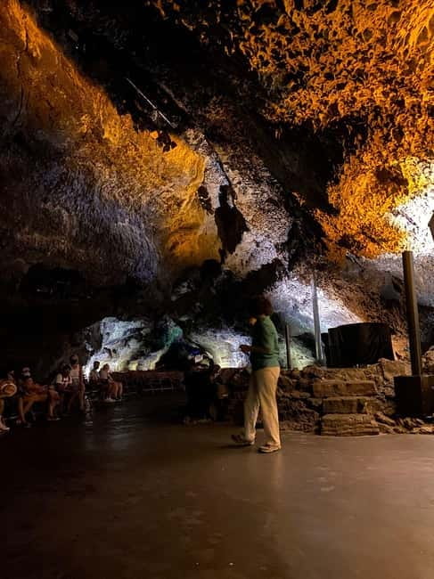 Lanzarote: Timanfaya Park, Jameos Agua, & Cueva Verdes Tour - Lunch, footwear, and other practical choices