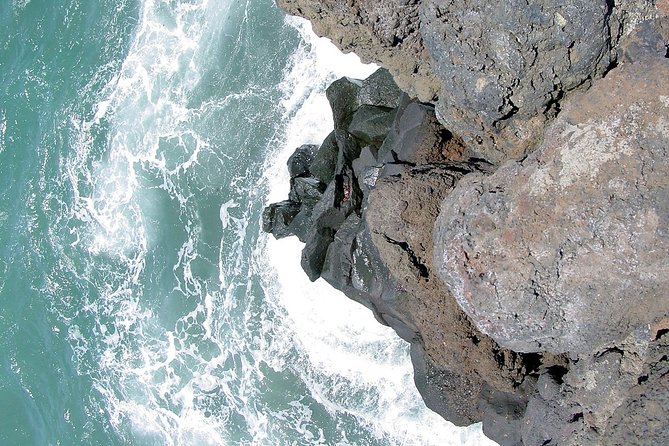 Lanzarote Volcano and Wine Region Tour from Fuerteventura - Guides, drivers, and the group experience