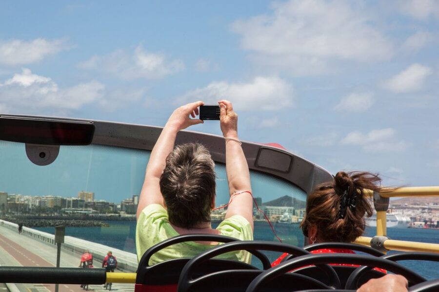 Las Palmas: City Sightseeing Hop-On Hop-Off Bus Tour - Parque Santa Catalina and the port side of Las Palmas