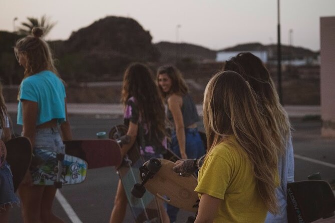 Lezioni di Surf per Beginner e Intermedi (6 persone a istruttore) - The intermediate option for surfers with basic skills