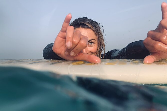 Lezioni di Surf per Beginner e Intermedi (6 persone a istruttore) - Is the $60.49 price good value?