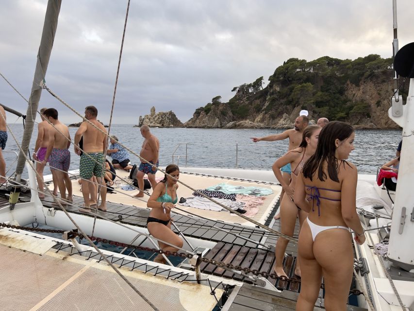 Lloret de Mar: Sunset Catamaran Cruise with DJ and Drinks - A sunset sail with a party soundtrack