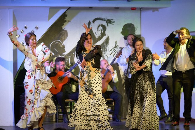 Los Gallos Flamenco Show Admission Ticket - The small Santa Cruz venue changes the experience