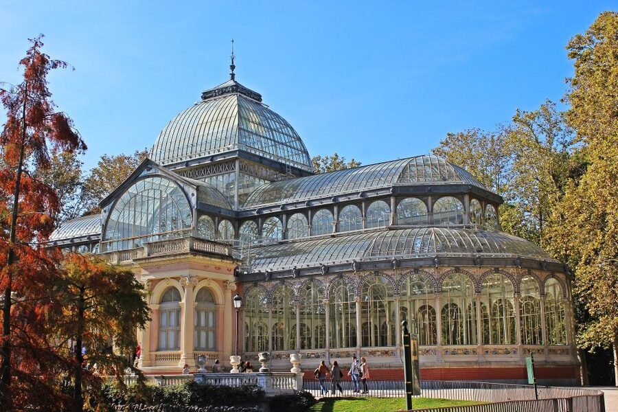 Madrid: 1.5-Hour Retiro Park Guided Walking Tour - Gardens, trees, and the places between the sights