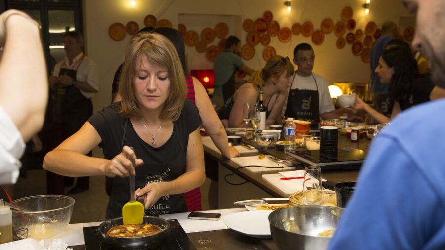 Madrid: 10 Tapas 2.5-Hour Cooking Class - Tips for Getting More From the Kitchen