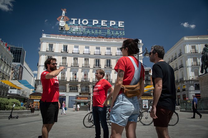 Madrid: 3 hour Guided Highlights Bike Tour with Optional Tapas - CaixaForum and the museum district